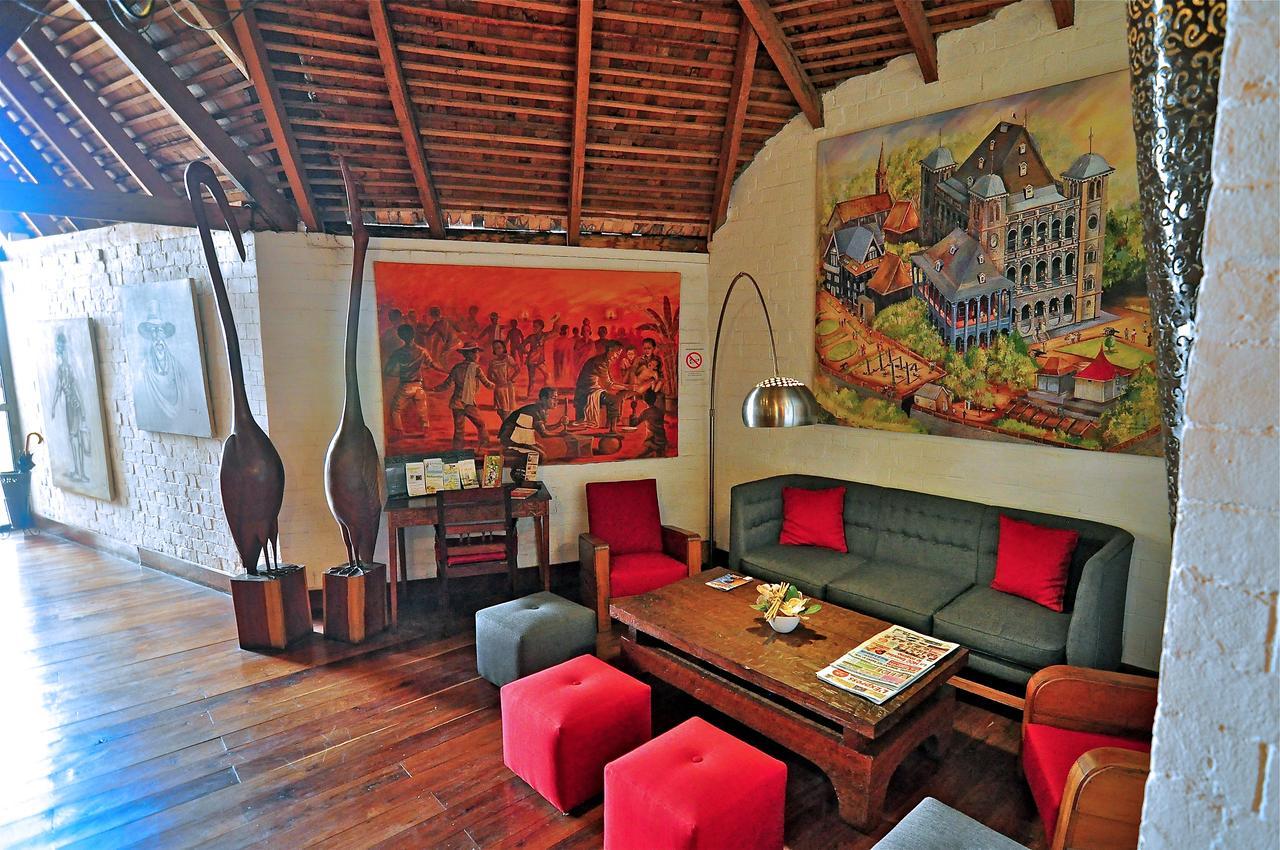 Rova Hotel Антананариву Екстериор снимка