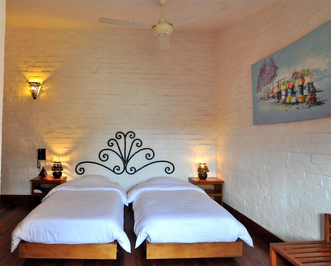 Rova Hotel Антананариву Екстериор снимка
