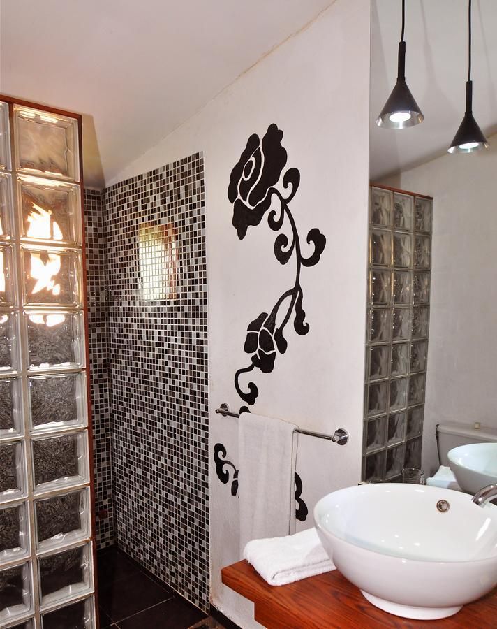 Rova Hotel Антананариву Екстериор снимка