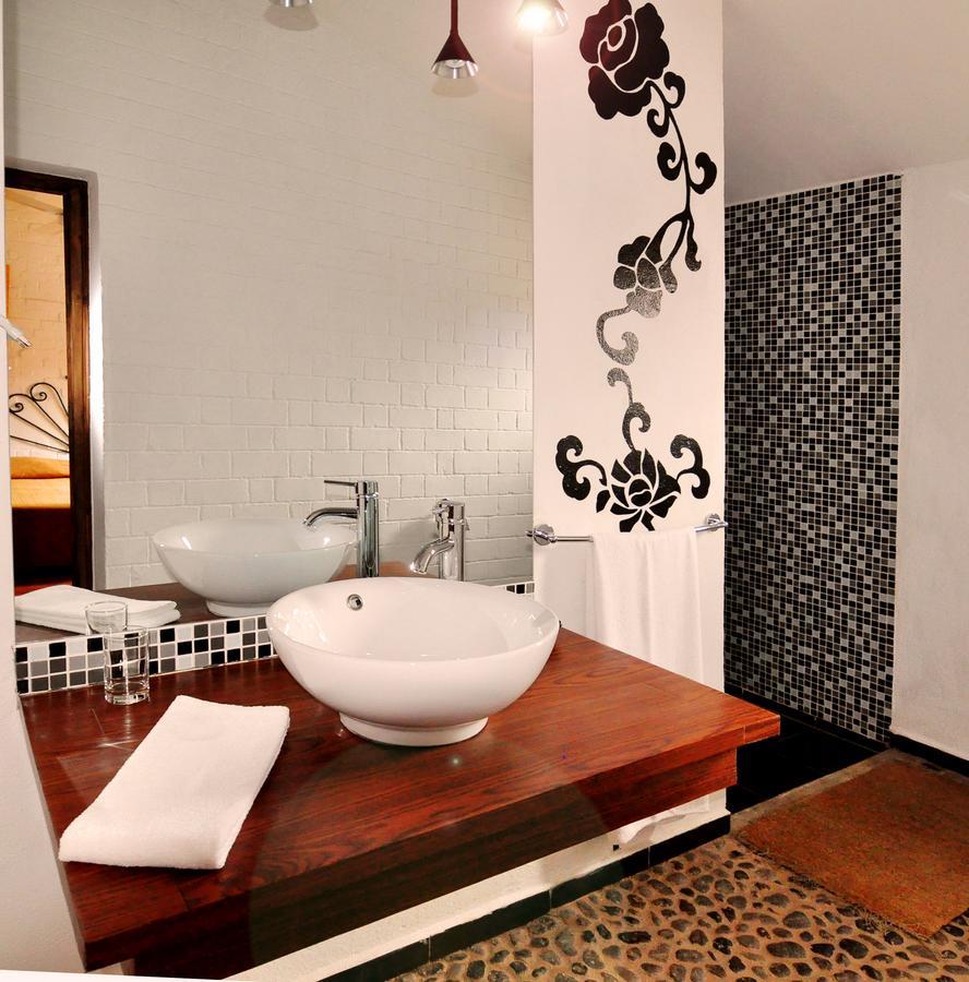 Rova Hotel Антананариву Екстериор снимка