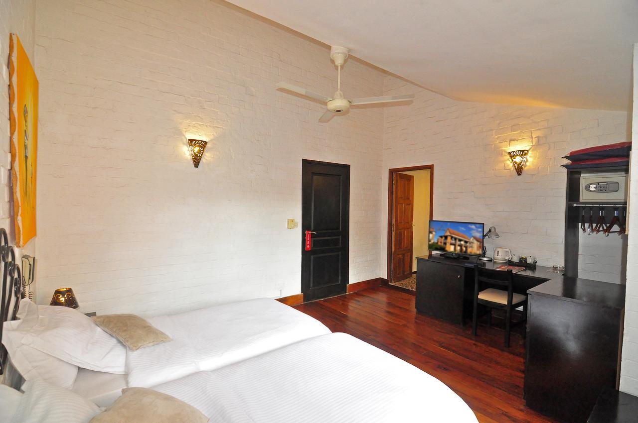 Rova Hotel Антананариву Екстериор снимка