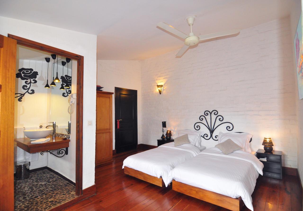 Rova Hotel Антананариву Екстериор снимка