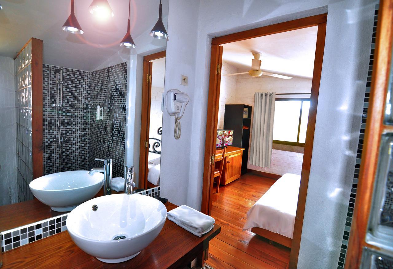 Rova Hotel Антананариву Екстериор снимка